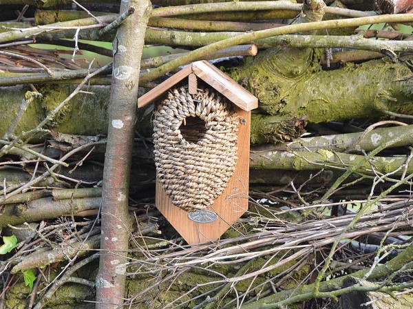 Nistbeutel für Zaunkönige Nistkasten Vogelhaus Seegras geflochten 26cm