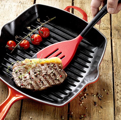 Le Creuset Grillpfanne Quadratisch Signature Gusseisen Kirschrot 26cm