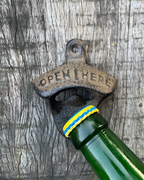 Wandflaschenöffner OPEN HERE American Vintage-Style Gusseisen Wandmontage Braun