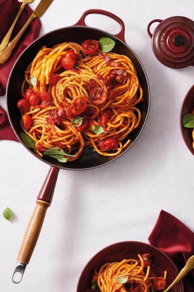 Le Creuset Bratpfanne mit Holzgriff Signature Gusseisen Garnet (Rhone) Bord 28cm