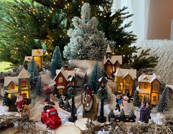 Weihnachtsstadt WINTER VILLAGE mit LED-Beleuchtung 25 teilig Weihnachtsdorf
