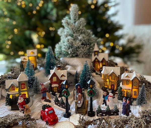 Weihnachtsstadt WINTER VILLAGE mit LED-Beleuchtung 25 teilig Weihnachtsdorf