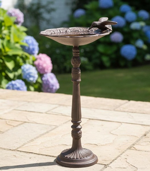 Vogeltränke auf Fuß mit Vogel Vogelbad Futterschale Gusseisen Antik-Stil Braun
