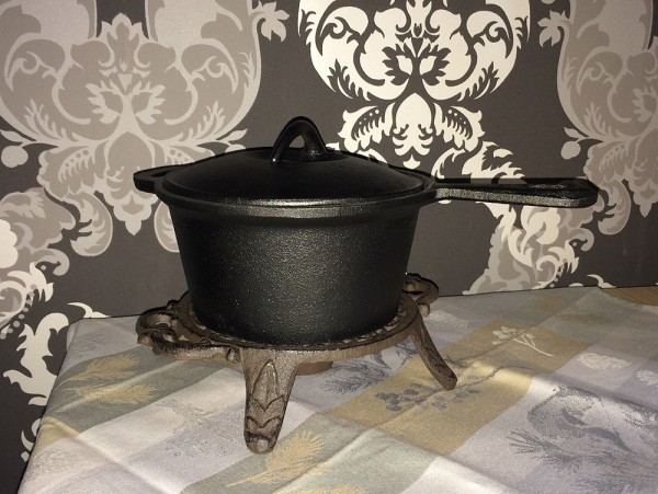 Rustikales Stövchen Rechaud Antik-Stil Gusseisen Braun Rund Ø17cm
