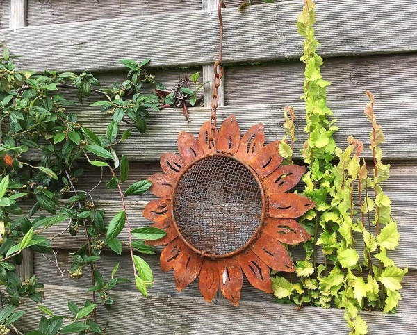 Vogelfutterspender Sonnenblume zum Aufhängen Metall Edelrost Vogelfutterstation