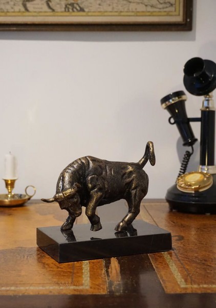 Figur Bulle Börse Skulptur Eisen auf Marmorsockel Dekofigur Stier