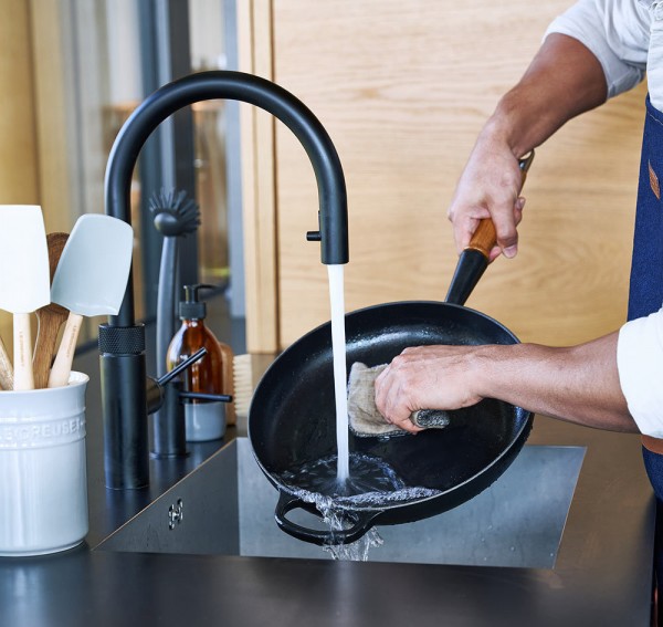 Le Creuset Bratpfanne mit Holzgriff Signature Gusseisen Schwarz