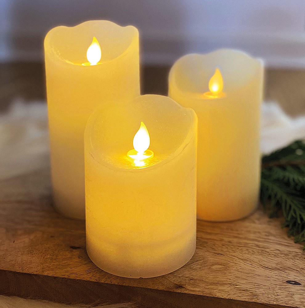 LED Kerzen 3 Stück Stumpenkerze Echtwachs Weiß tanzende Flamme mit Fernbedienung