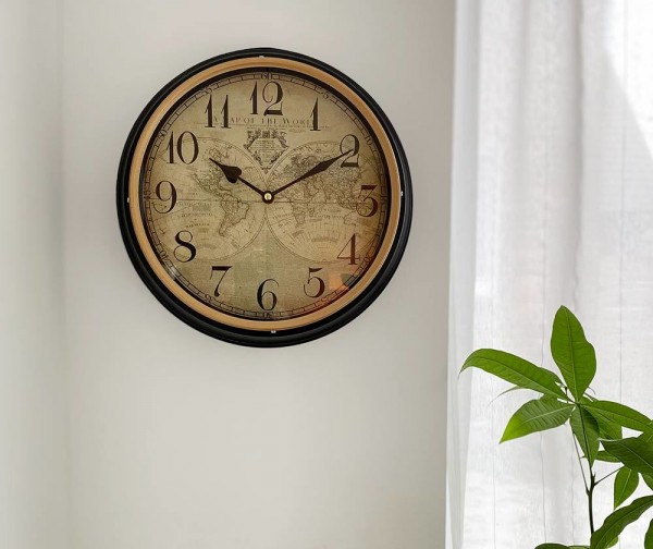Wanduhr Weltkarte Vintage-Stil Schwarz Atlas Metallrahmen Rund 31cm