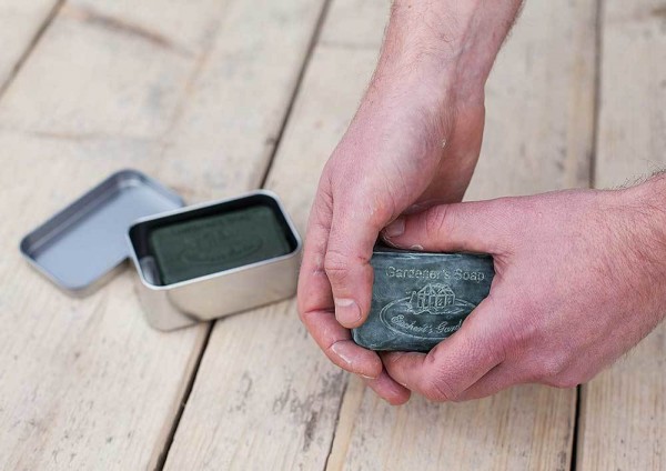 Esschert Gärtnerseife mit Bimsstein Gartenseife Peeling Seife 100g