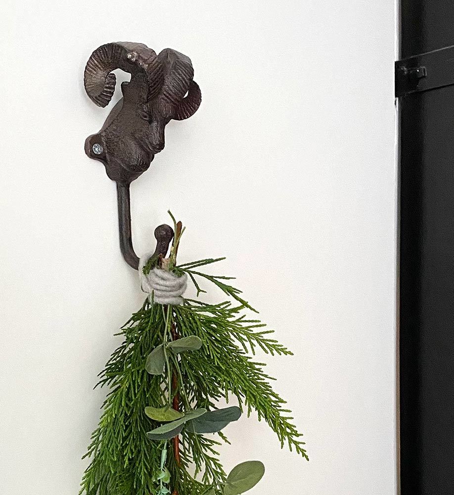 Garderobenhaken Widder Wandhaken Kleiderhaken Gusseisen Antik-Braun Garderobenhaken Widder Wandhaken Kleiderhaken Gusseisen Antik-Braun