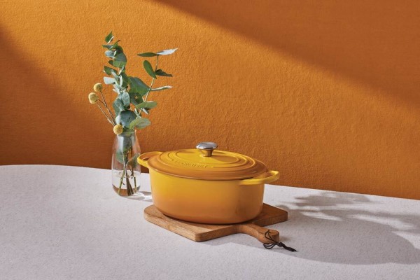 Le Creuset Bräter Signature Oval Gusseisen Nectar Gelb