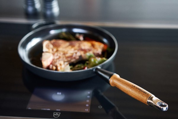 Le Creuset Bratpfanne mit Holzgriff Signature Gusseisen Schwarz