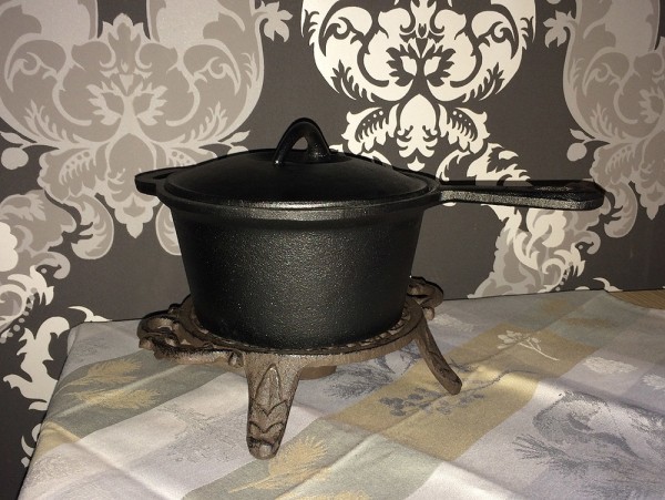 Rustikales Stövchen Rechaud Antik-Stil Gusseisen Braun Rund Ø17cm