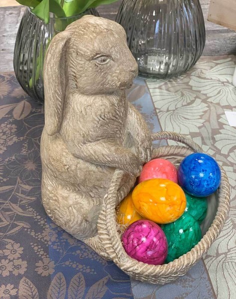Hase Figur mit Korb 25 cm Groß Deko Tischdeko Ostern Osterhase