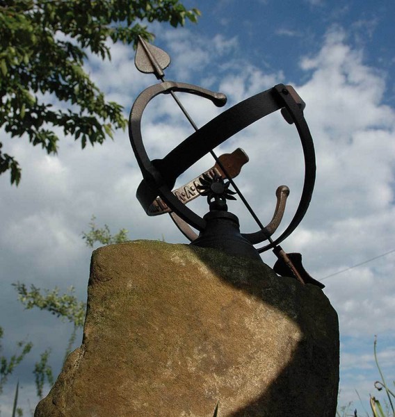 Sonnenuhr Antik-Stil Gusseisen Rostbraun Gartendeko 32cm