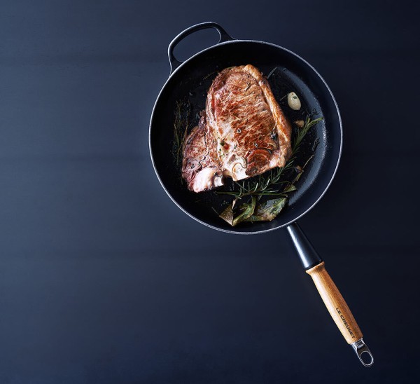 Le Creuset Sautepfanne Signature Gusseisen Holzgriff Schwarz 28cm