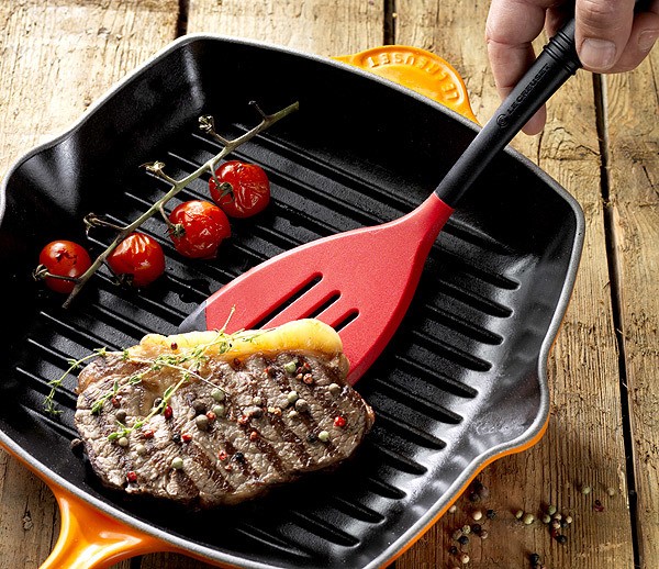 Le Creuset Pfannenwender mit Silikon-Einsatz Schwarz/Rot